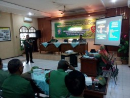 Danramil 01/kota memberikan Materi Wasbang kepada anggota Linmas Sidoarjo kota.