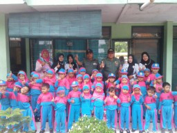 Koramil 07/Krembung mendapat kunjungan dari TK PGRI Krembung