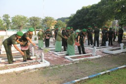 Kodim 0816/Sda melaksanakan ziarah dalam rangka HUT Korem 084/BJ