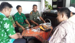 Silaturahmi Pengurus HTI Di Koramil 0816/01 Sidoarjo