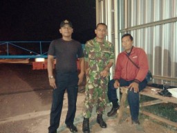 Babinsa Komsos Dengan Satpam Sumur Gas Milik PT Lapindo Brantas Inc