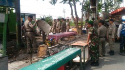 Bongkar bangunan di emplasemen stasiun Buduran tanpa perlawanan