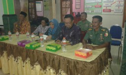Babinsa 02 hadir sosialisasi asuransi pertahanan dampak banjir lahan sawah