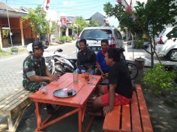 Babinsa Koramil 02/Candi laksanakan komsos di wilayah