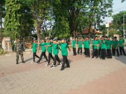 Babinsa Koramil Kota Sidoarjo Sukseskan MPLS di SMPN 5 Sidoarjo.