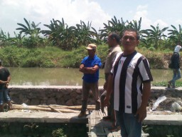 Babinsa Ramil 01 dampingi petani atasi kekurangan air.