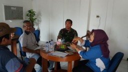 Pererat Silaturahmi Babinsa 0816/06 Temui Warga Binaannya.