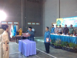 Danramil 0816/03 Buduran beserta Forkopimka menghadiri acara pengambilan sumpah dan pelantikan Peran