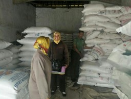 Babinsa 06 melaksanakan pengecekan pupuk