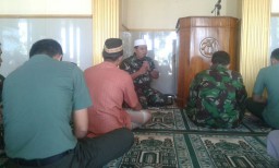 Serma A Rofiq Kurniawan Berikan Kultum Di Masjid Baitur Rohim Kodim0816/ Sda.