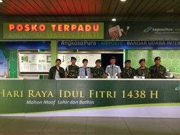 Babinsa Koramil 0816/18 Sedati tergabung dalam pos terpadu Bandara Internasional Juanda