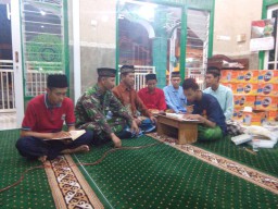 Babinsa Tarawih Keliling dan Tadarusan di Desa Binaannya