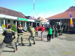 Anggota Koramil 17 turut memeriahkan HUT RI ke 71 di Kec. Gedangan