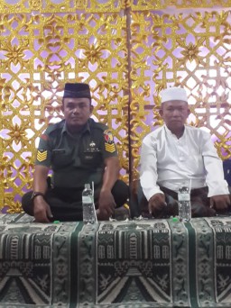 Babinsa Serma Ach. Saifi Anggota Koramil 0816/09 Krian menghadiri undangan dalam rangka Khataman Manaqib Syeh Abdul Qodir Jaelani, ra