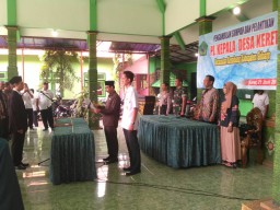 Danramil'07/ Krembung hadiri pengambilan sumpah kabatan PJ Kepala Desa Keret