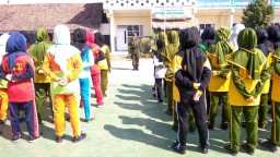 Babinsa Koramil 18 Sedati berikan pembekalan materi Wasbang di SMA Senopati