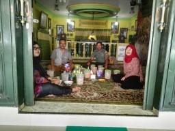 Babinsa Ngaban Halal Bi halal Dengan Kades.