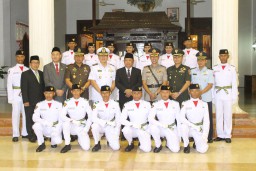 Dandim 0816/Sda hadiri acara pengukuhan Paskibraka