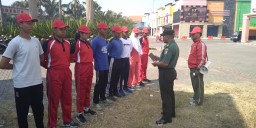 Babinsa 0816/09 laksanakan kegiatan latihan formasi lanjutan Paskibra