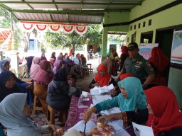 Babinsa Krian melaksanakan kegiatan Posyandu Lansia berkala di wilayah Koramil 0816/09 Krian.