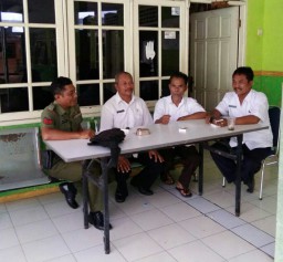 Babinsa Koramil 02/Candi melaksanakan komsos diwilayahnya