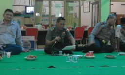 Koramil 13 Wonoayu Bersama Kelompok IV Akademi Zero Waste Bersihkan Sampah Kali Wonokasian