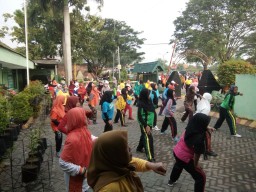 Penuh semangat, Senam bersama dengan Forpimka dan masyarakat