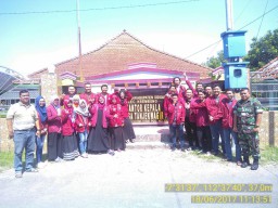Babinsa 0816/07 ikut sambut mahasiswa UMSIDA KKN di Desa Tanjek Wagir