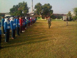 Jelang HUT RI ke 71, Babinsa Ramil 0816/06 latih PBB para Paskibra