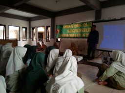 Batuud Ramil 06/Tanggulangin berikan materi wasbag kpd Para pelajar
