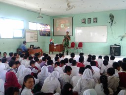 KORAMIL 0816/16 WARU MELAKSANAKAN WASBANG DI SMPN 4 WARU SIDOARJO