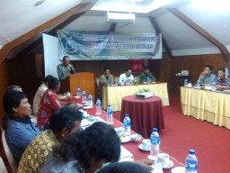 Babinsa 03 berikan wasbang melalui pelatihan bimtek guna tingkatkan kapasitas SDM RT/RW dan Linmas D