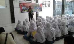Pembekalan siswa siswi baru SMK Ma'arif Prambon dengan materi wawasan kebangsaan serta bela negara