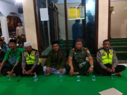Menjaga tali silaturahmi bersama Forkopimda beserta warga binaan dengan sholat tarawih bersama