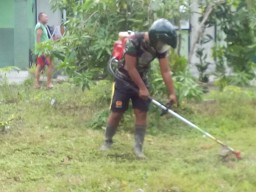 Anggota Koramil 0816/17 aktif kerja bakti bersama warga Gedangan