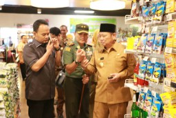 Dandim 0816/Sidoarjo dampingi Bupati sidak pusat perbelanjaan di Kota Sidoarjo