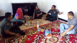 Danramil 0816/13 Wonoayu beserta Dandim 0816/Sidoarjo melaksanakan Takziah