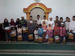 Wujud kepedulian Koramil 0816/13 Wonoayu terhadap anak yatim piatu di bulan suci Ramadhan