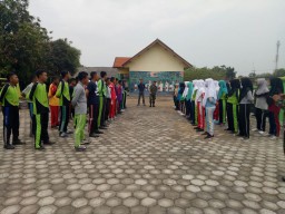 Menciptakan kepribadian yang berkarakter dengan memberikan materi wawasan kebangsaan serta bela nega