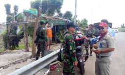 Penertiban PKL oleh Satpol PP di bantu Koramil 0816/06