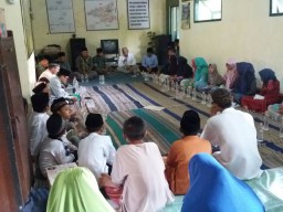 Koramil 0816/15 Sukodono larut dalam suasana keheningan anak anak yatim dari panti asuhan Al-Kautsh