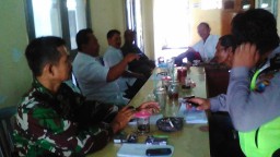 Babinsa Ngaban Kecamatan Tanggulangin Mengadiri Acara Sosialisasi Bersih Desa.
