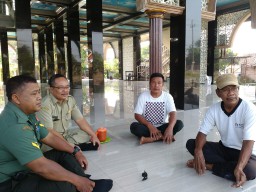 Menjaga tali silaturahmi bersama kepala desa Becirongengor dengan komunikasi sosial