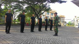 Babinsa Koramil 01/Kota melatih PBB Satpam