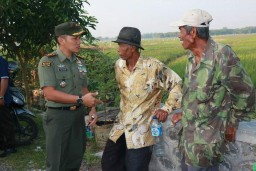 Dandim 0816 sosialisasikan pada petani, pola tanam padi dengan sistem jajar legowo