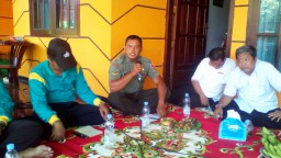 Petugas Gabungan dalam Pembasmian Hama Tanaman
