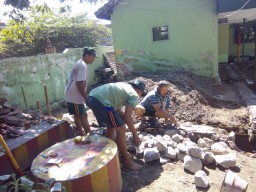 Danramil 02/Candi pimpin perbaikan pangkalan makoramil