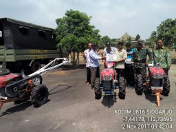 Pemberian Bantuan Alsintan Oleh Brigade Tanam Kab. Sidoarjo Kepada Mantri Pertanian Kec. Krembung