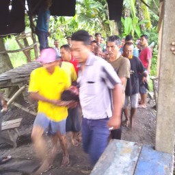 Babinsa Tanggulangin bantu evakuasi korban hanyut disungai