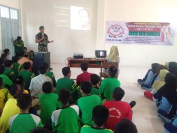 Anggota Koramil 0816/08 Jabon Melaksanakan Wasbang Di SMK Darul Hudha Jabon.